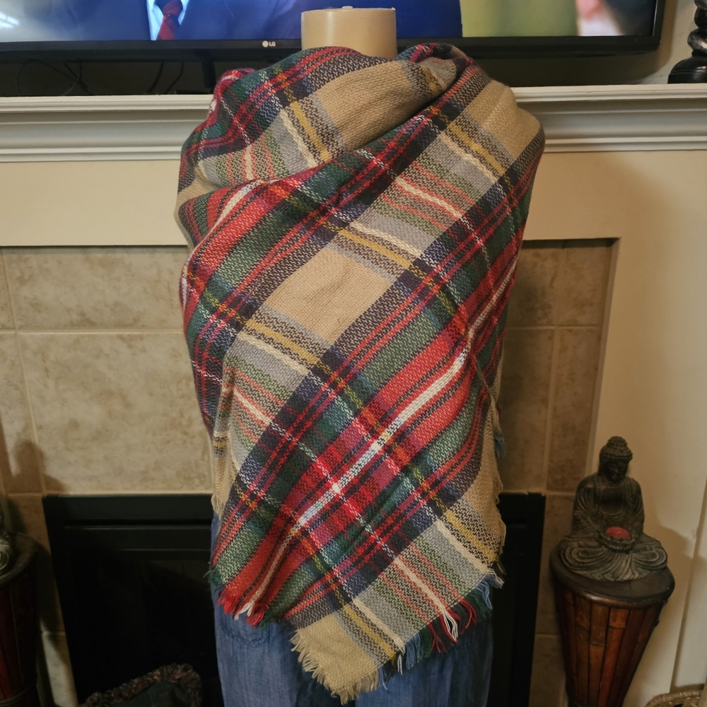 New Large Plaid Multicolor Blanket Scarf. - Picture 4 of 4